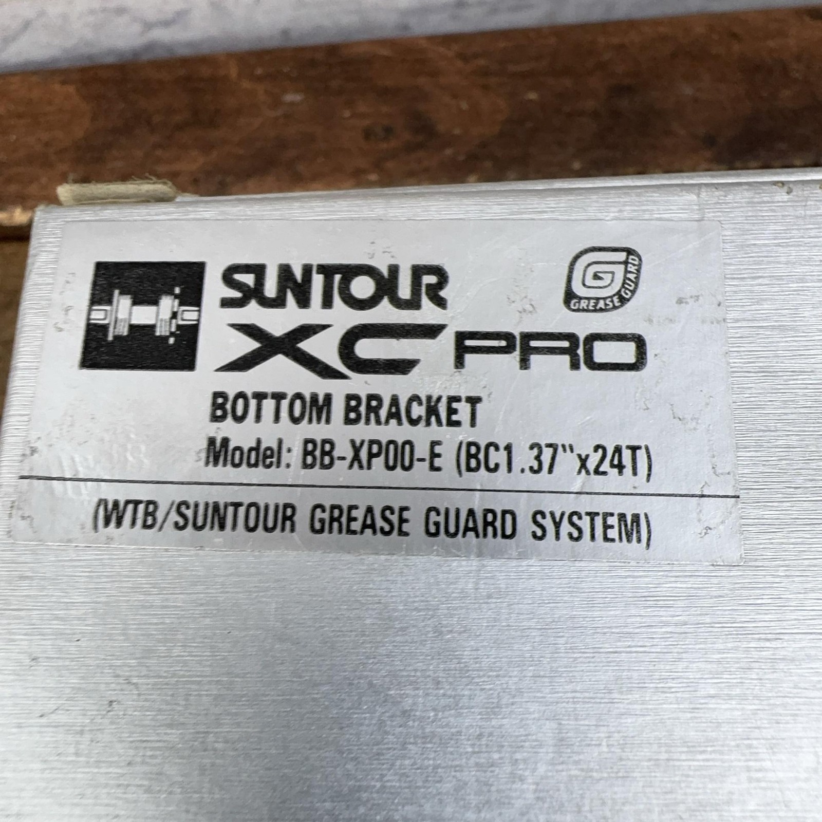 Vintage Suntour XC Pro Bottom Bracket 68mm BSA 125mm WTB Grease Guard Bolts Caps