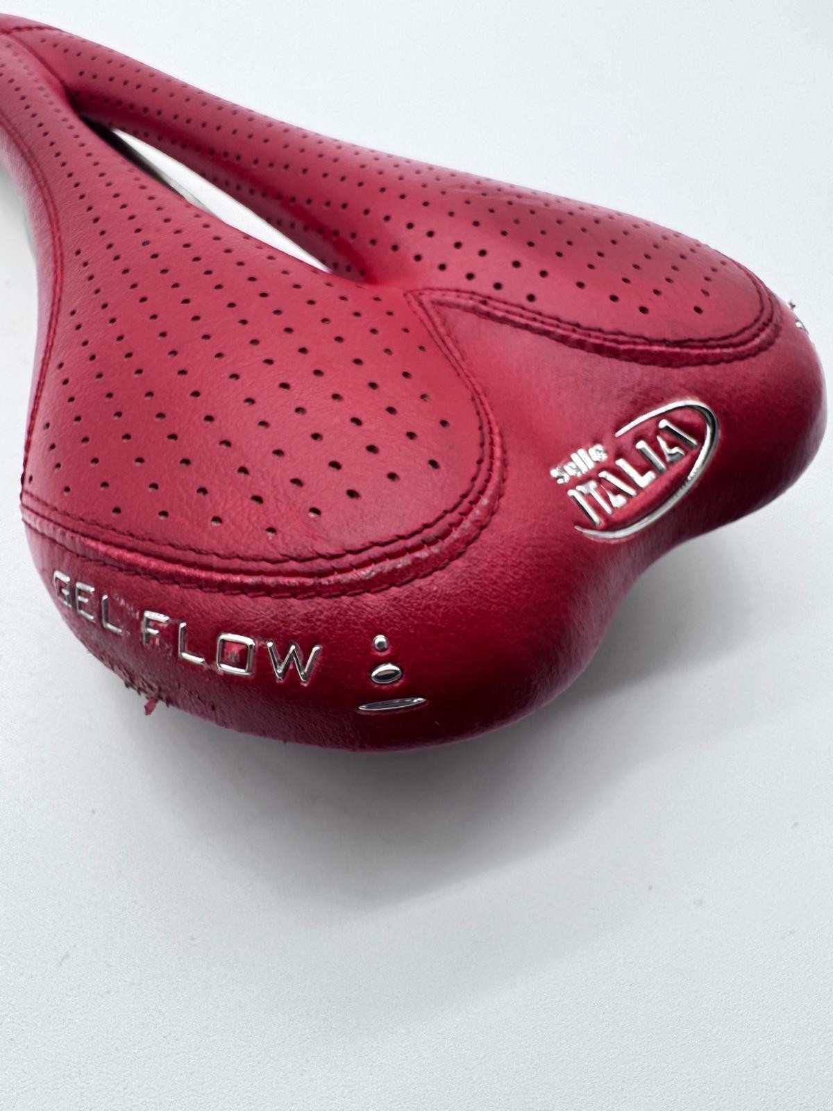 Selle Italia SLR Saddle Gel Flow Vanox Rails Red Perf Leather