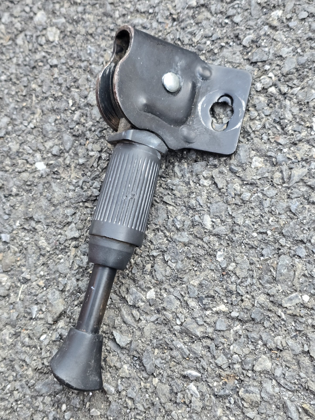 Jetson Bolt Pro Kickstand