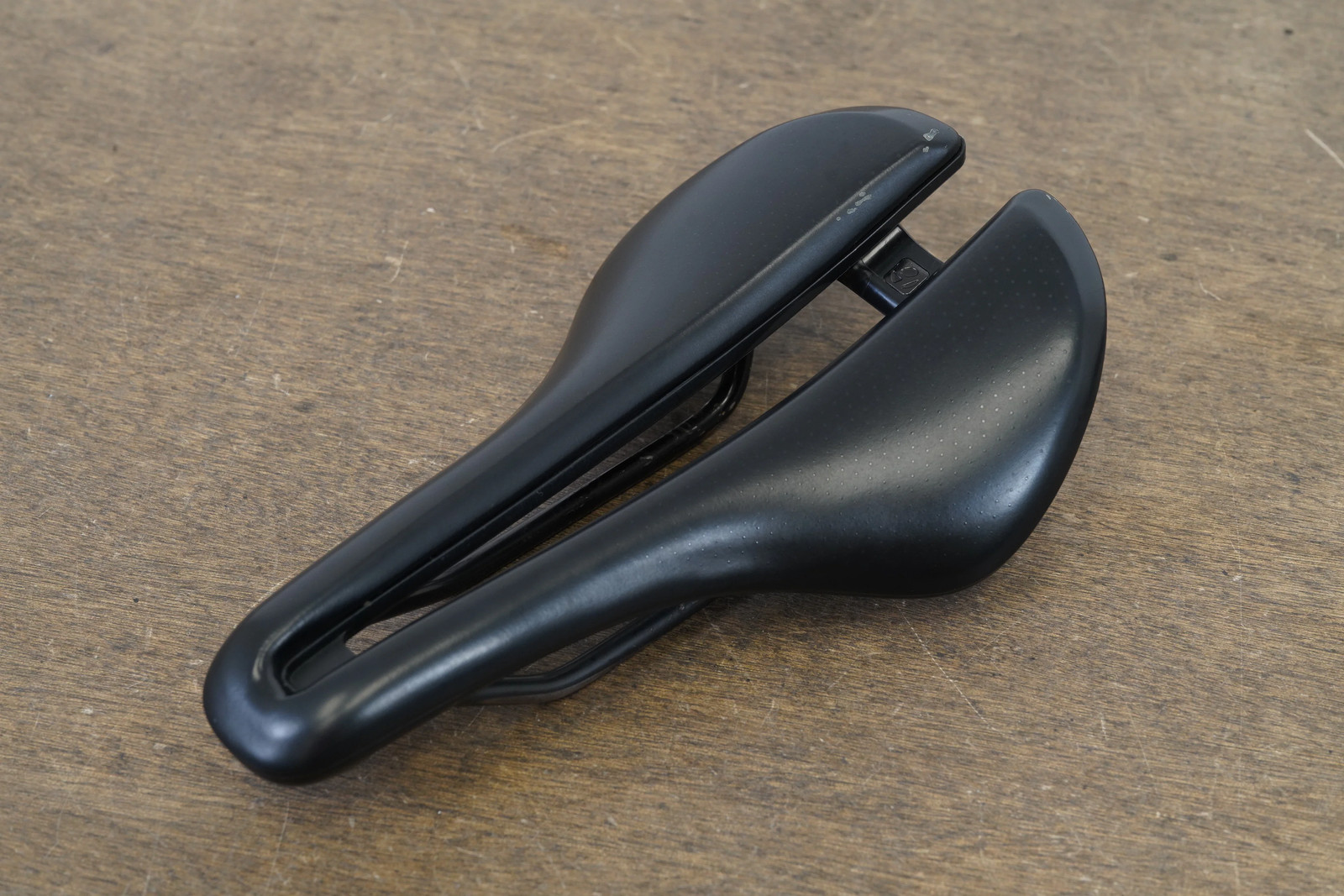 145mm Bontrager Aeolus Comp Steel Rail Road Saddle 284g