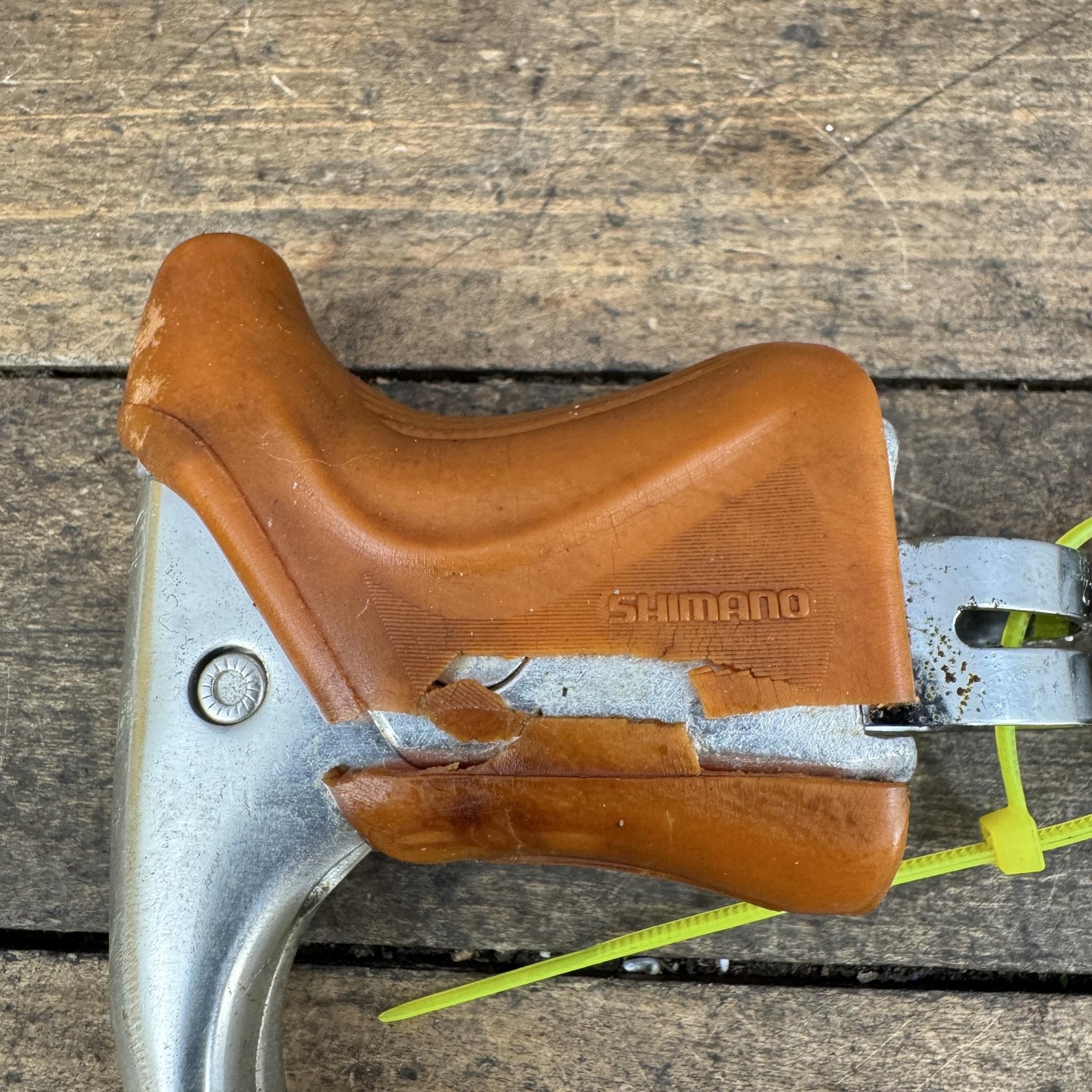 Vintage Shimano 600 BL-6207 Brake Levers Pair Drilled Gum Hoods Non-Aero