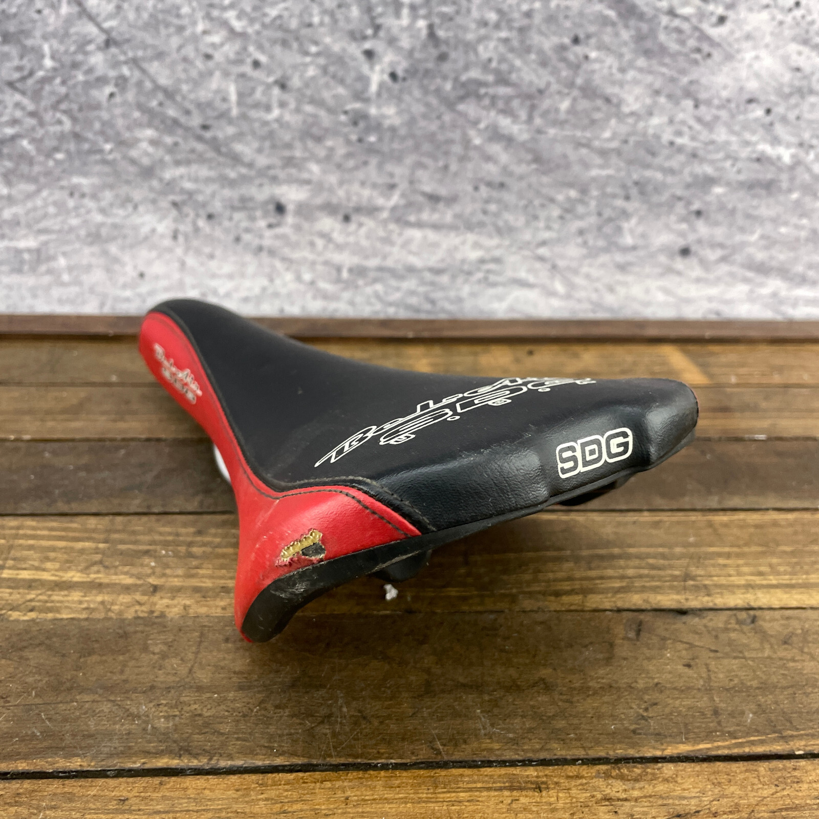 Vintage SDG Seat Bel Air Red Black BMX Speed Defies Gravity MTB Mountain Cuts A4