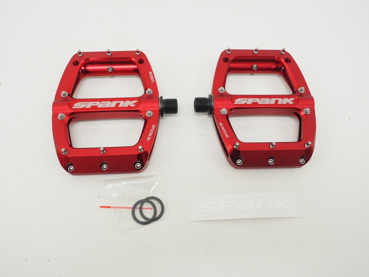 New! Spank Spoon 90 Pedal Red 90x105mm 9/16″ Mountain Bike Flat/Platform Pedals