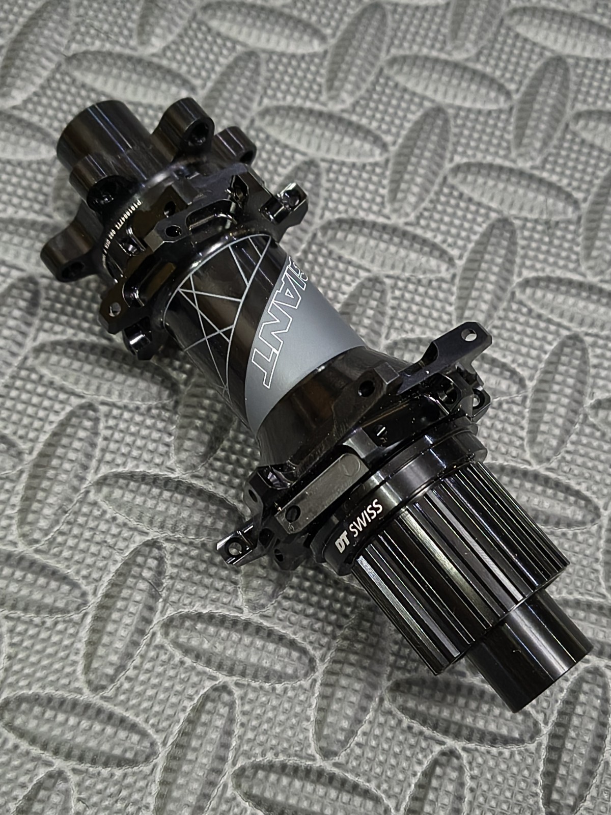 DT Swiss Rear Hub 240S Boost 12×148 28H Micro Spline 6-Bolt Ratchet 18T Giant
