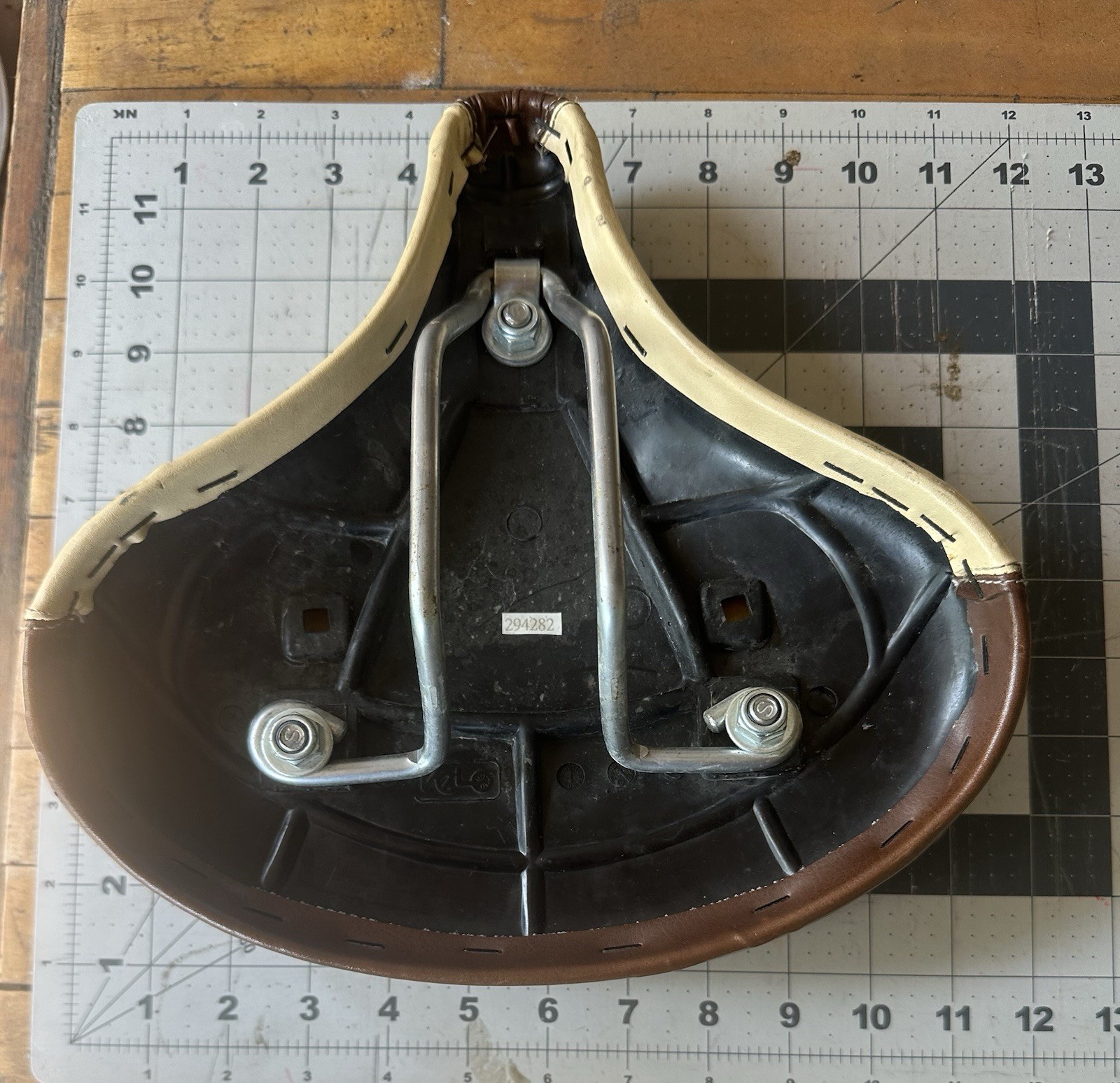 Bontrager Cruiser Bike Saddle – Tan/brown – 10×10 In – Comfort Padded. EUC.
