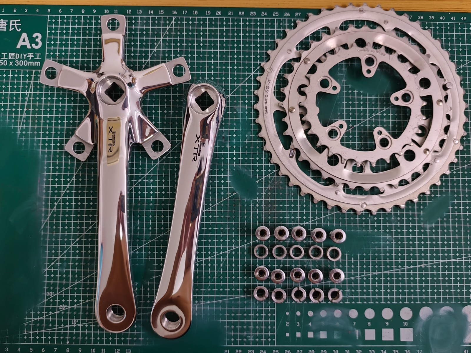 Used Shimano XTR M900 Crankset 175mm Polished Logo Engraved