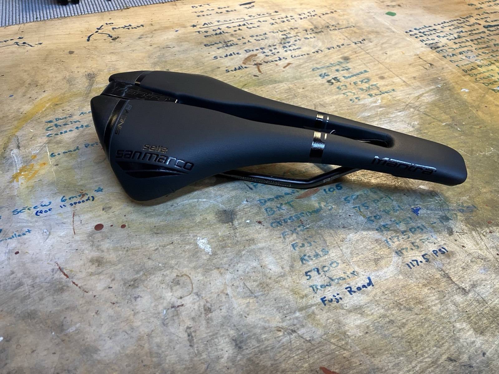 Selle San Marco Mantra Racing Saddle Narrow 136 X 278mm Road Gravel 208g LIKENEW