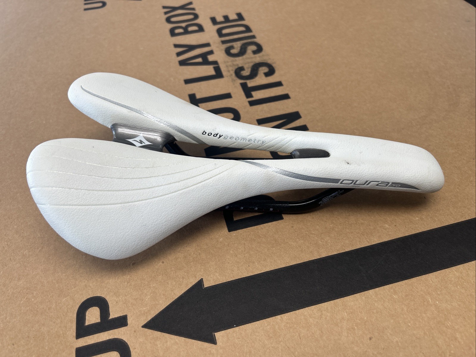 Specialized Oura Pro Saddle, White with Carbon Fiber Rails