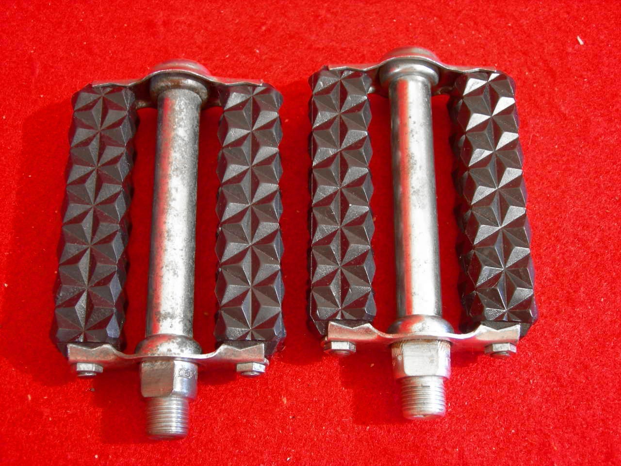 Union 4″ Waffle Pedal Pedals Set Steel 9/16ths Threads Germany Used.