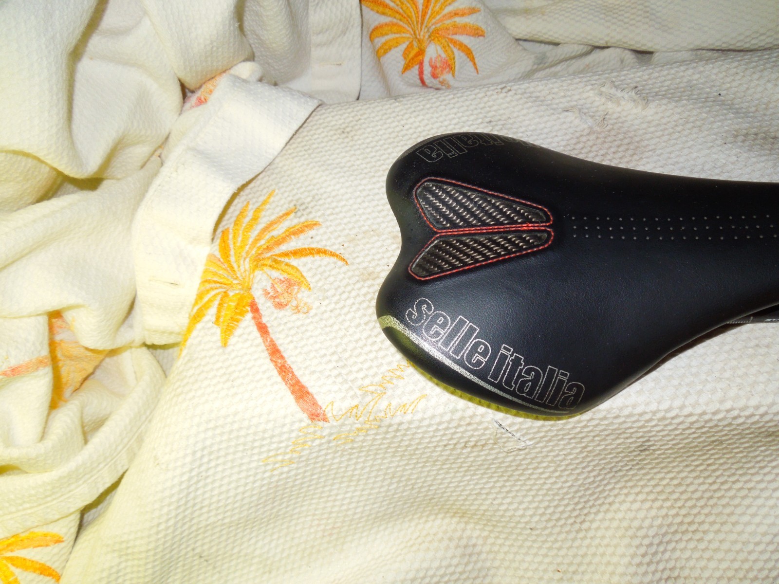 Selle Italia SLR Carbon Road Bike Saddle 130mm. Weight 138gr.