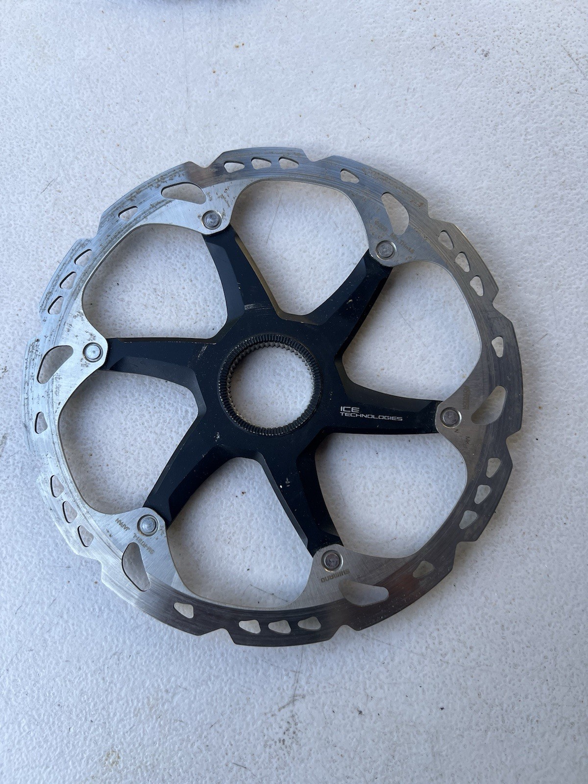 (1) Shimano XT 203mm rotor (6 bolt) SM-RT81-L