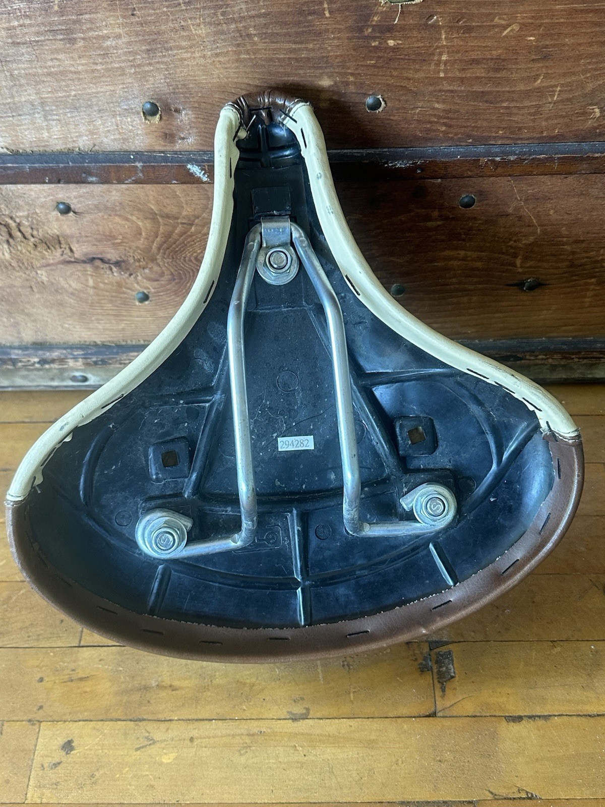 Bontrager Cruiser Bike Saddle – Tan/brown – 10×10 In – Comfort Padded. EUC.