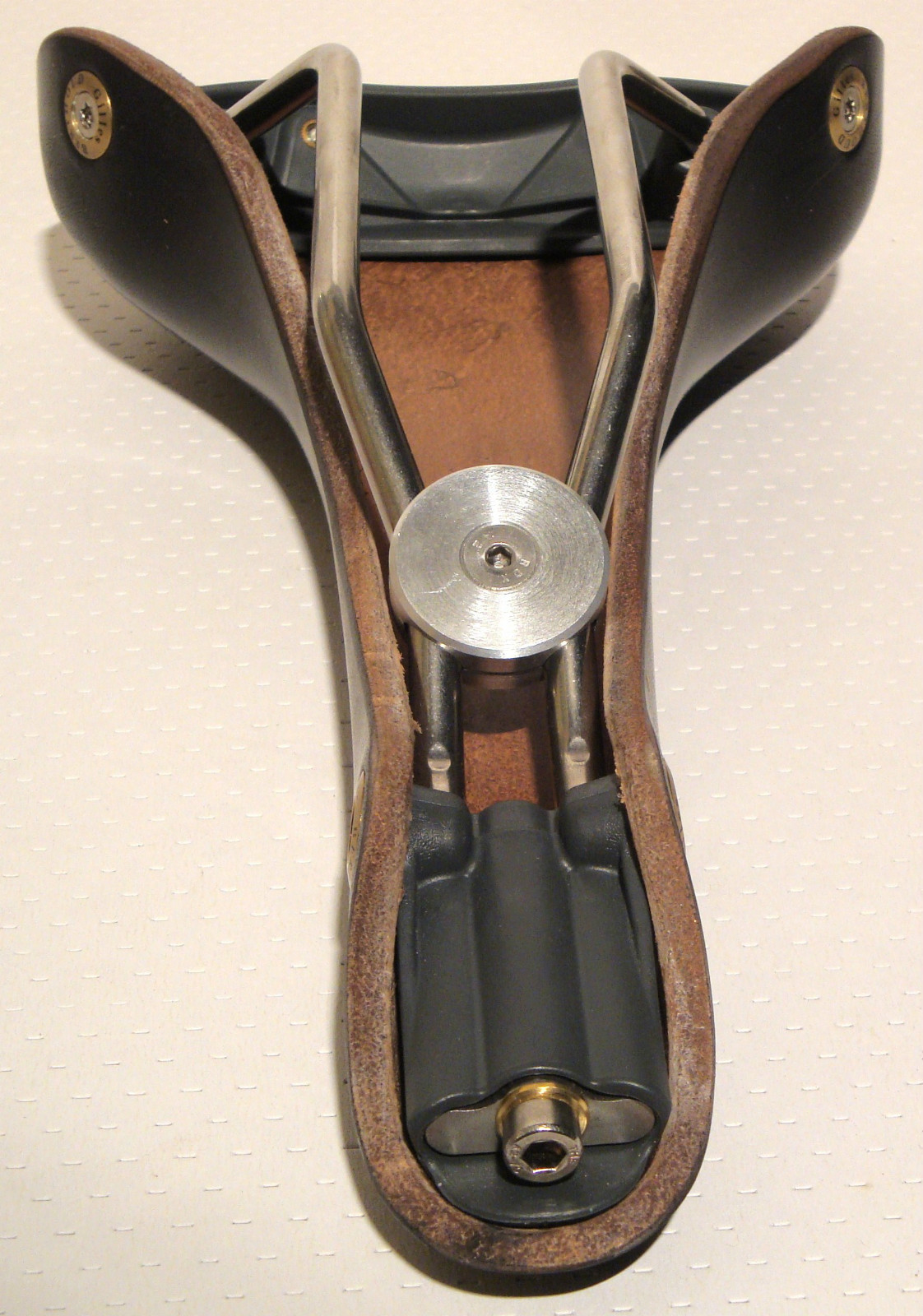 NEW GILLES BERTHOUD SADDLE SEAT SOULOR BLACK MADE IN FRANCE IDEALE BROOKS