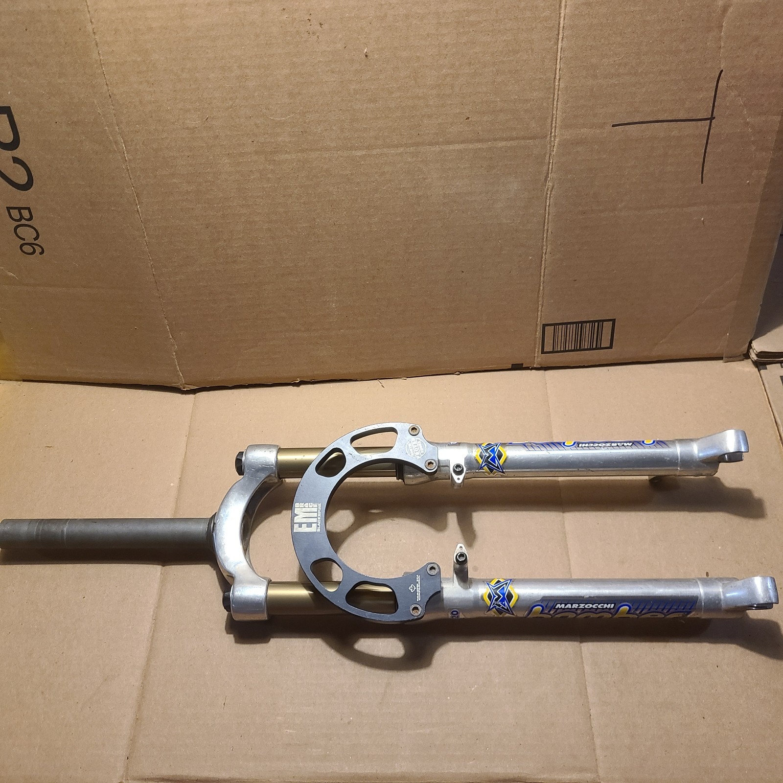 2000 Marzocchi Bomber Z3 QR20 26″ Suspension Fork Silver Italy, Blackspire Brace