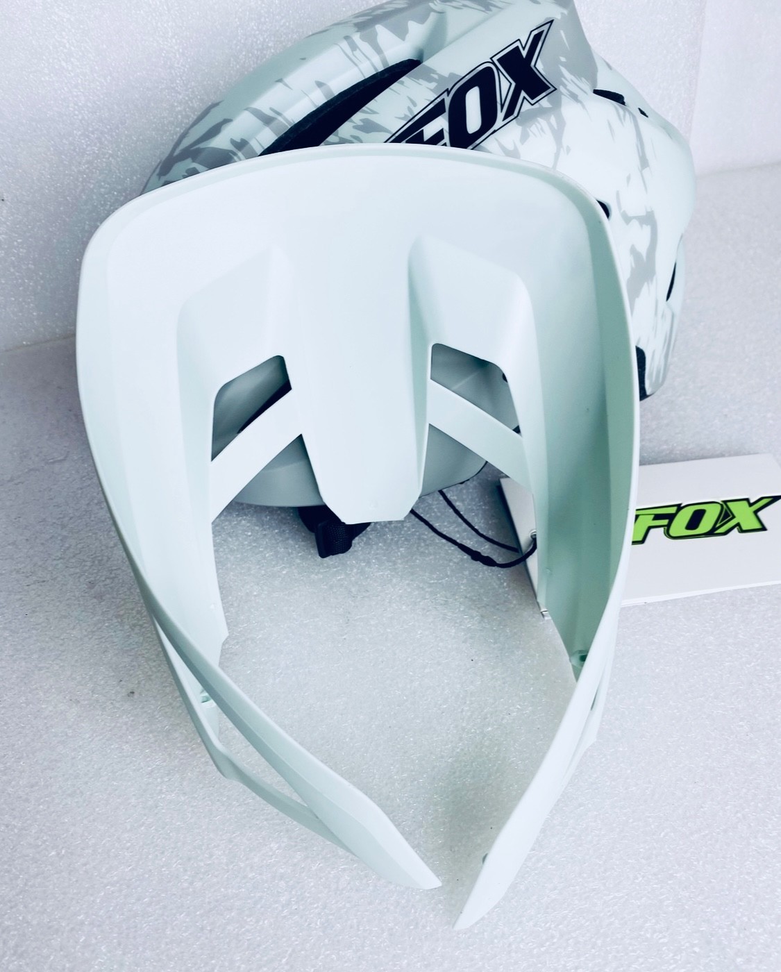 New Other Bat Fox Size M Adjustable Lightweight Bicycle Helmet, White/Camo