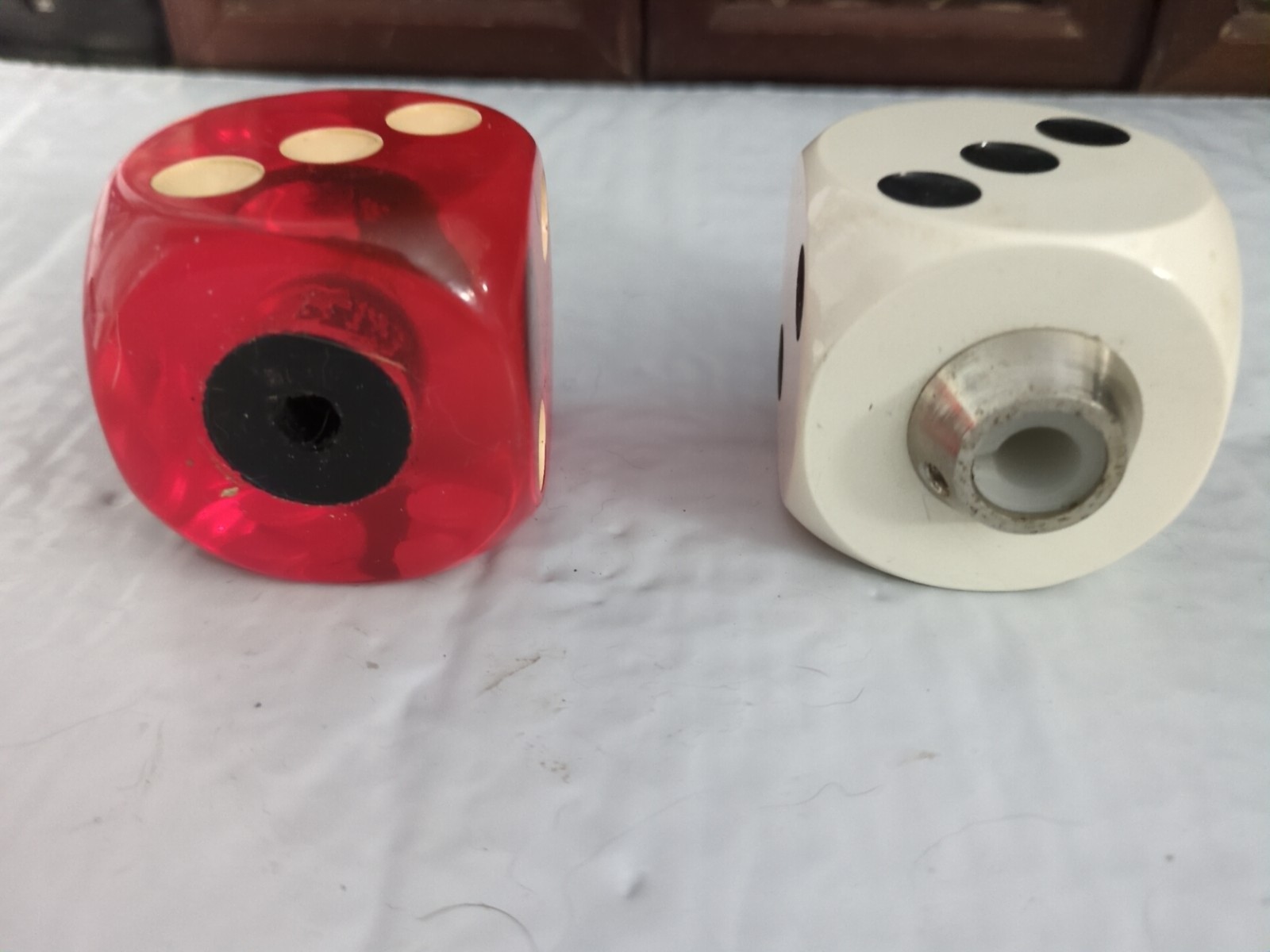 Dice Shape Shifter Head 1-3/4″ Square Gear Shifting Lever Knob Black White & Red