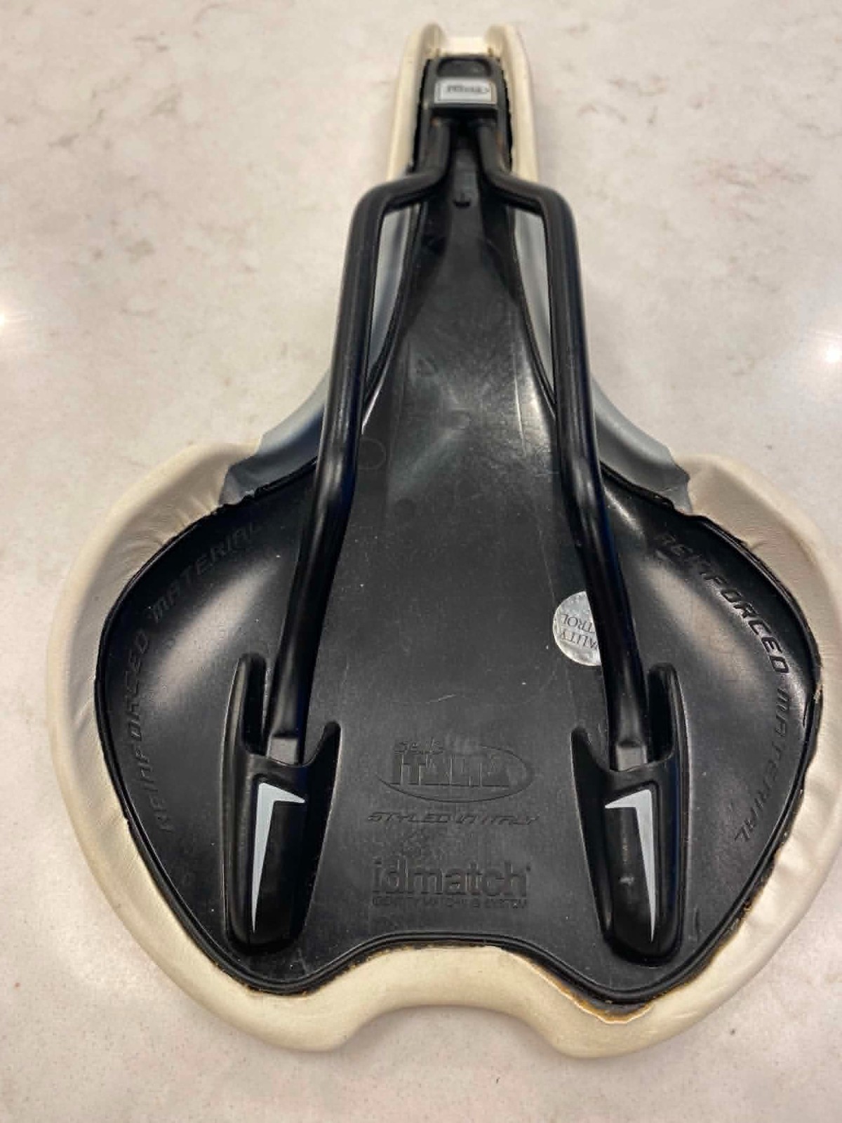 White Selle Italia Flite Saddle, 250 Grams Very Good Condition