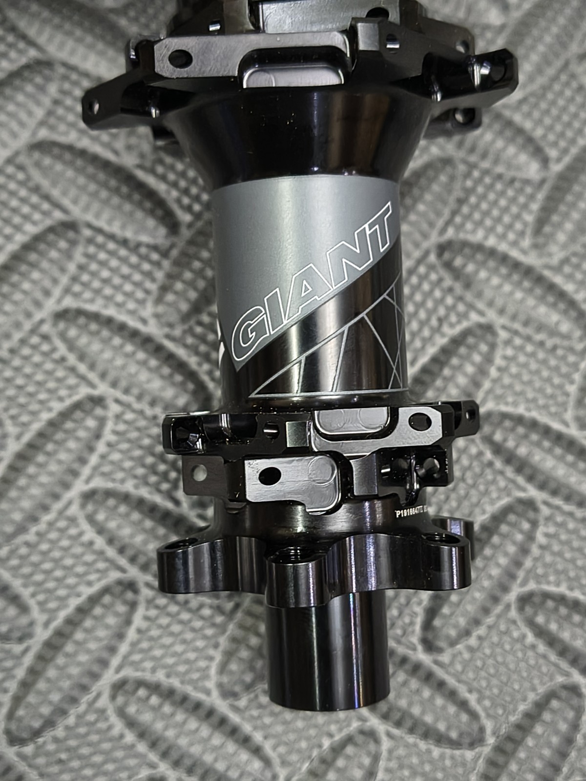 DT Swiss Rear Hub 240S Boost 12×148 28H Micro Spline 6-Bolt Ratchet 18T Giant