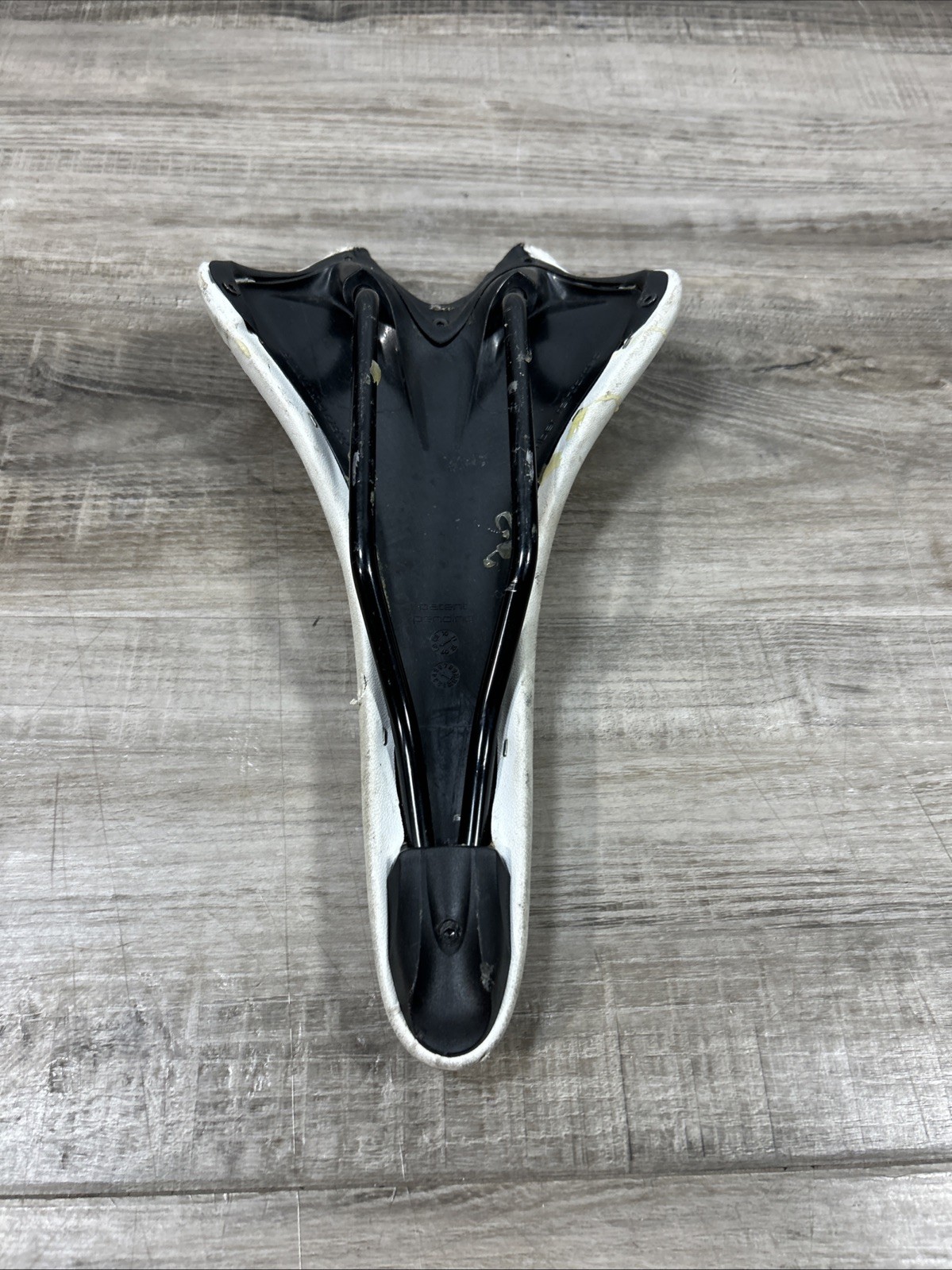 Bontrager Race R1 146mm White Cro-Mo Rail Saddle USED