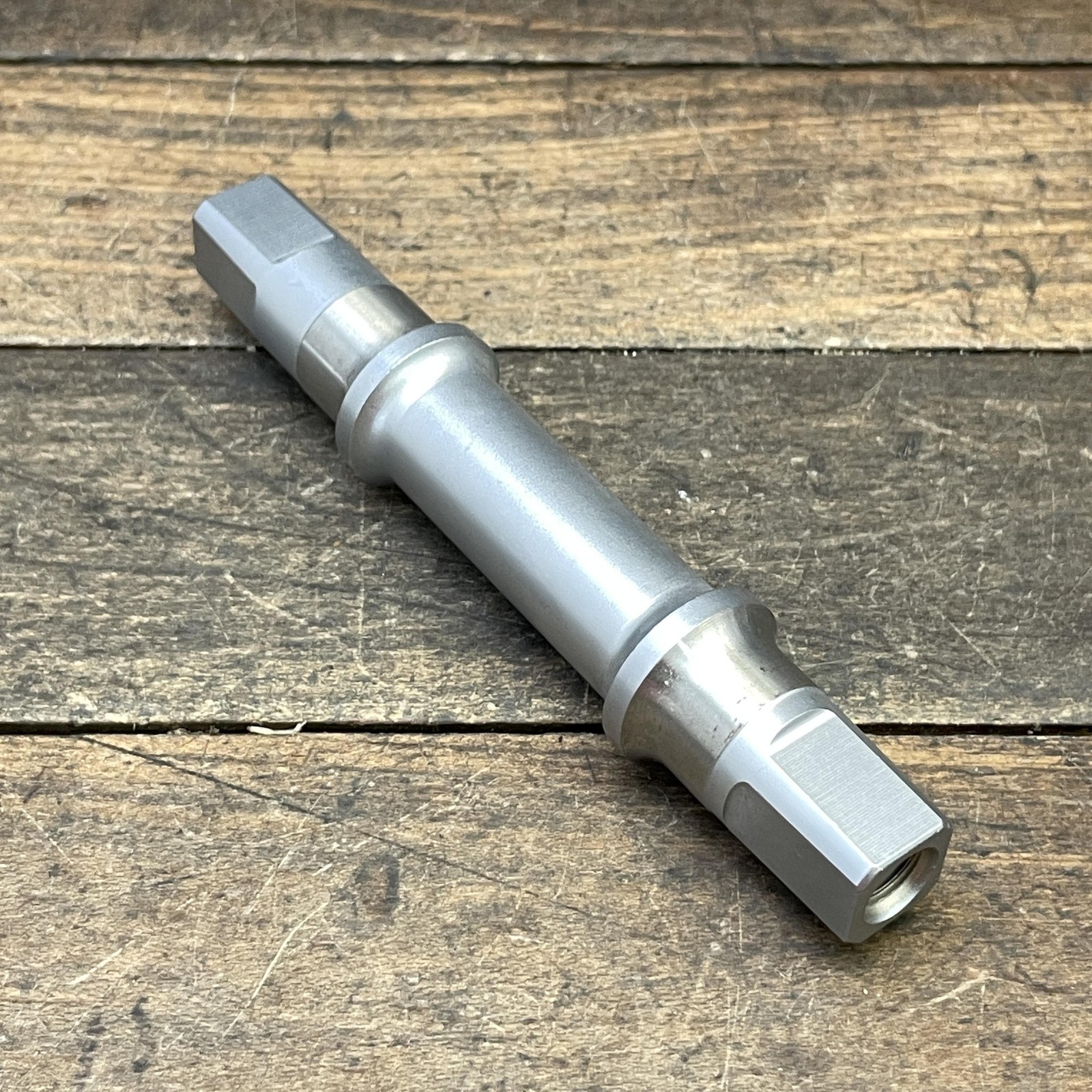Vintage Sugino MT-68 Bottom Bracket Spindle 68mm 119mm Square Taper Silver
