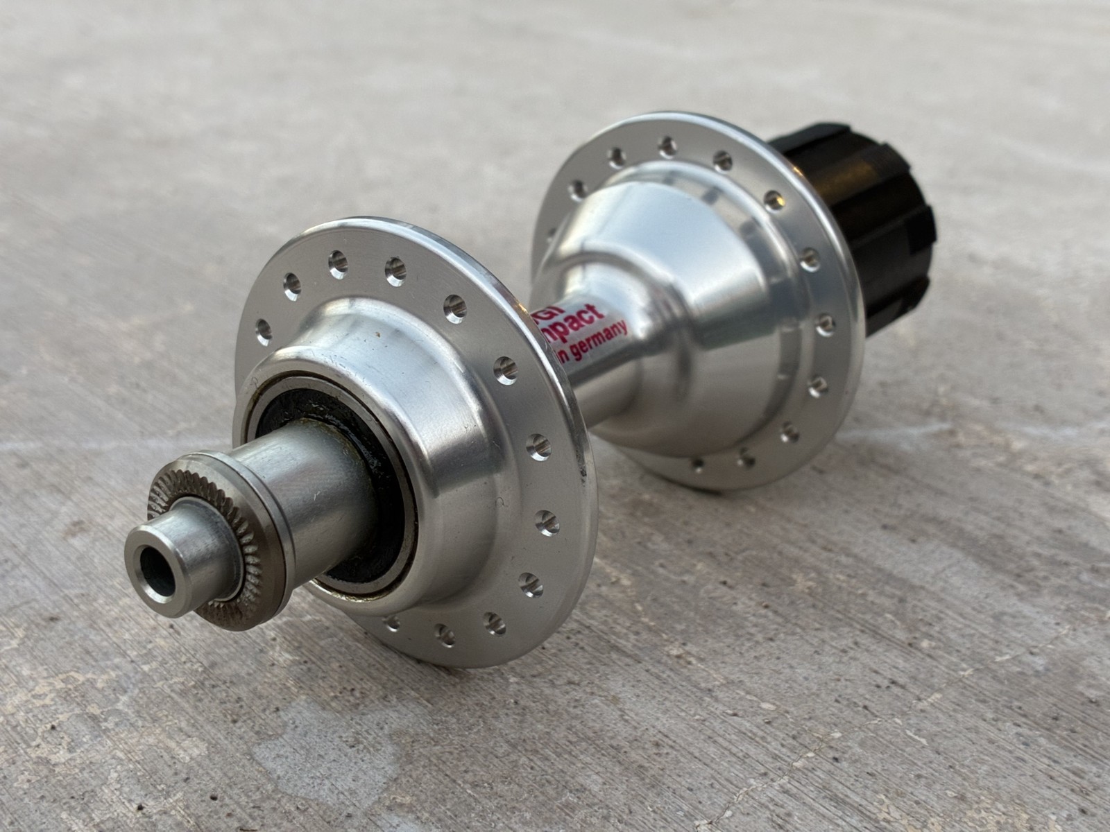 NOS Hugi Compact QR Rear Hub | 32-hole / 135 OLD / Made in Germany