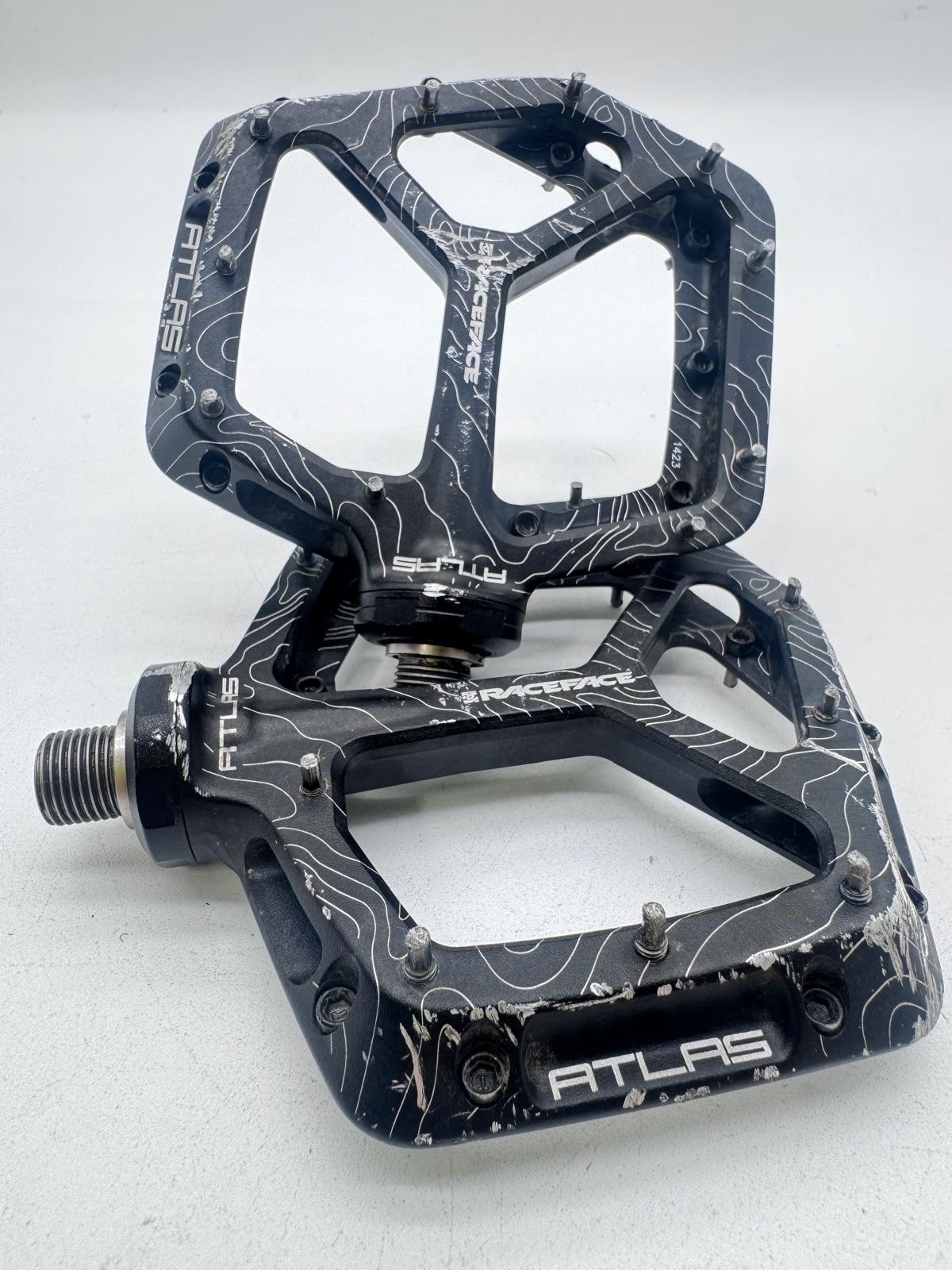 Race Face Atlas DH / MTB Bicycle Studed Platform Aluminum Pedals – Black