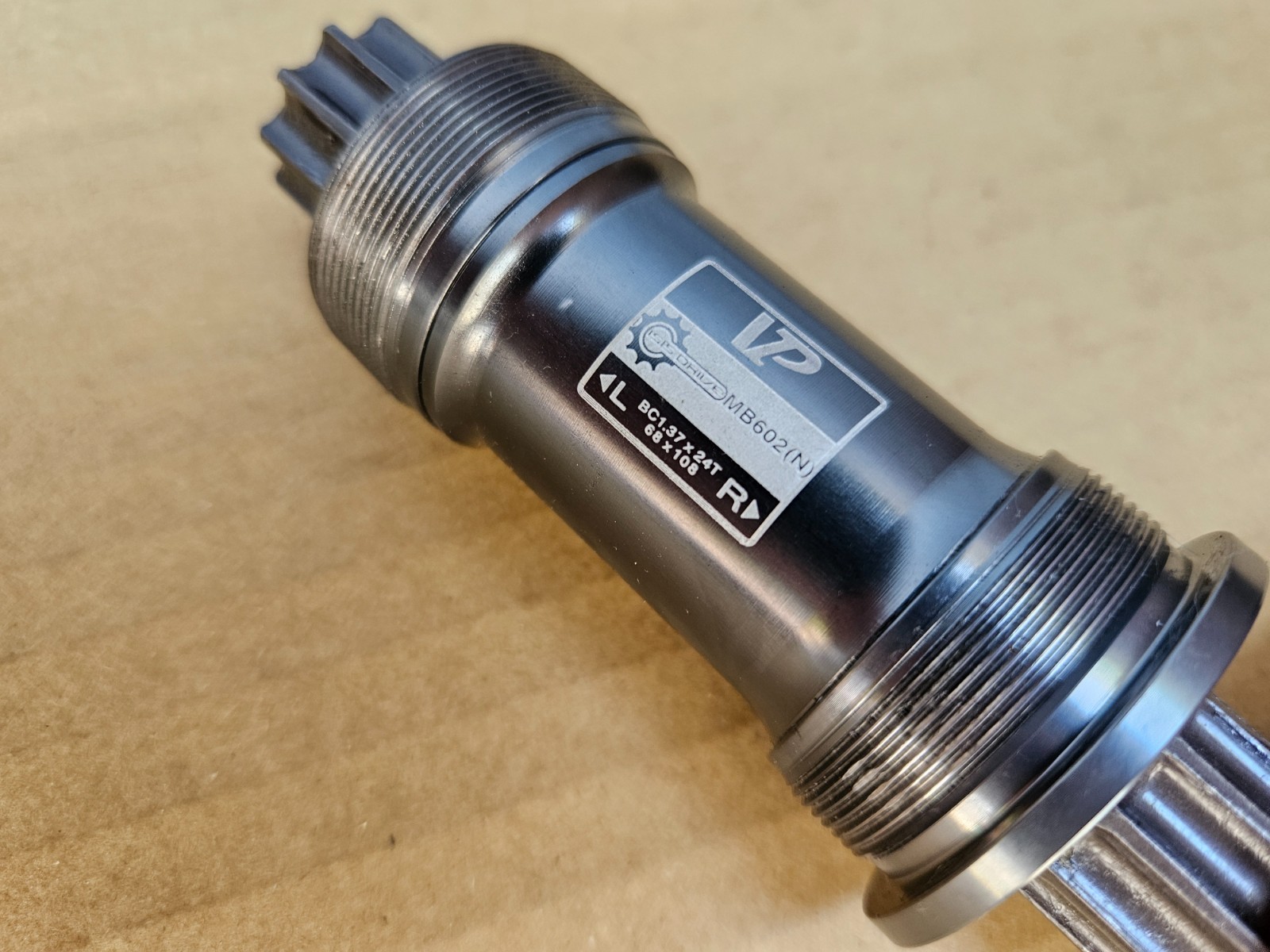 VP MB602 Bottom Bracket ISIS Spline 68mm x 108mm *slight play in bearing*