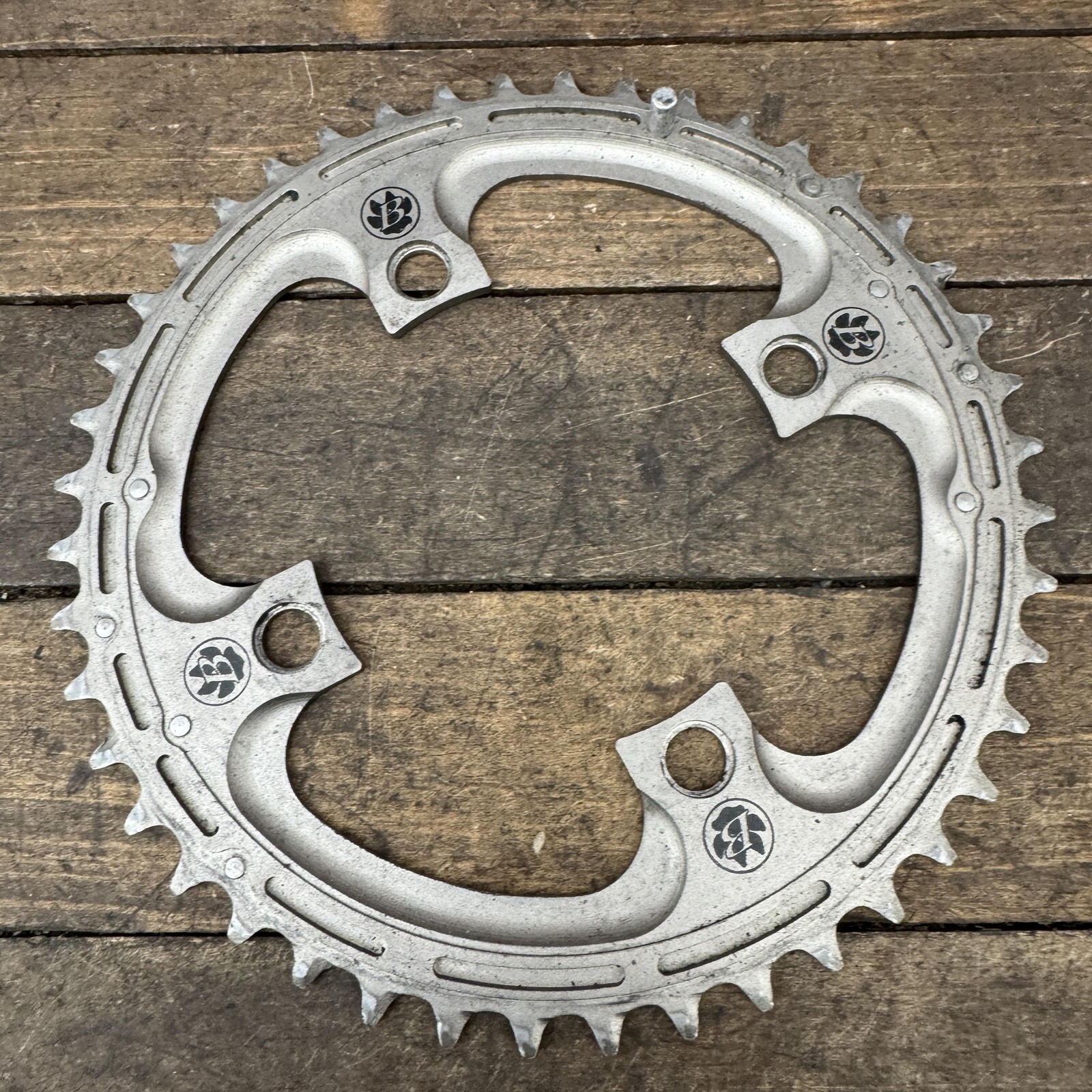 Vintage BOntrager 44T 4-bolt 104 BCD Silver Alloy Chainring Ramp Pins MTB 44