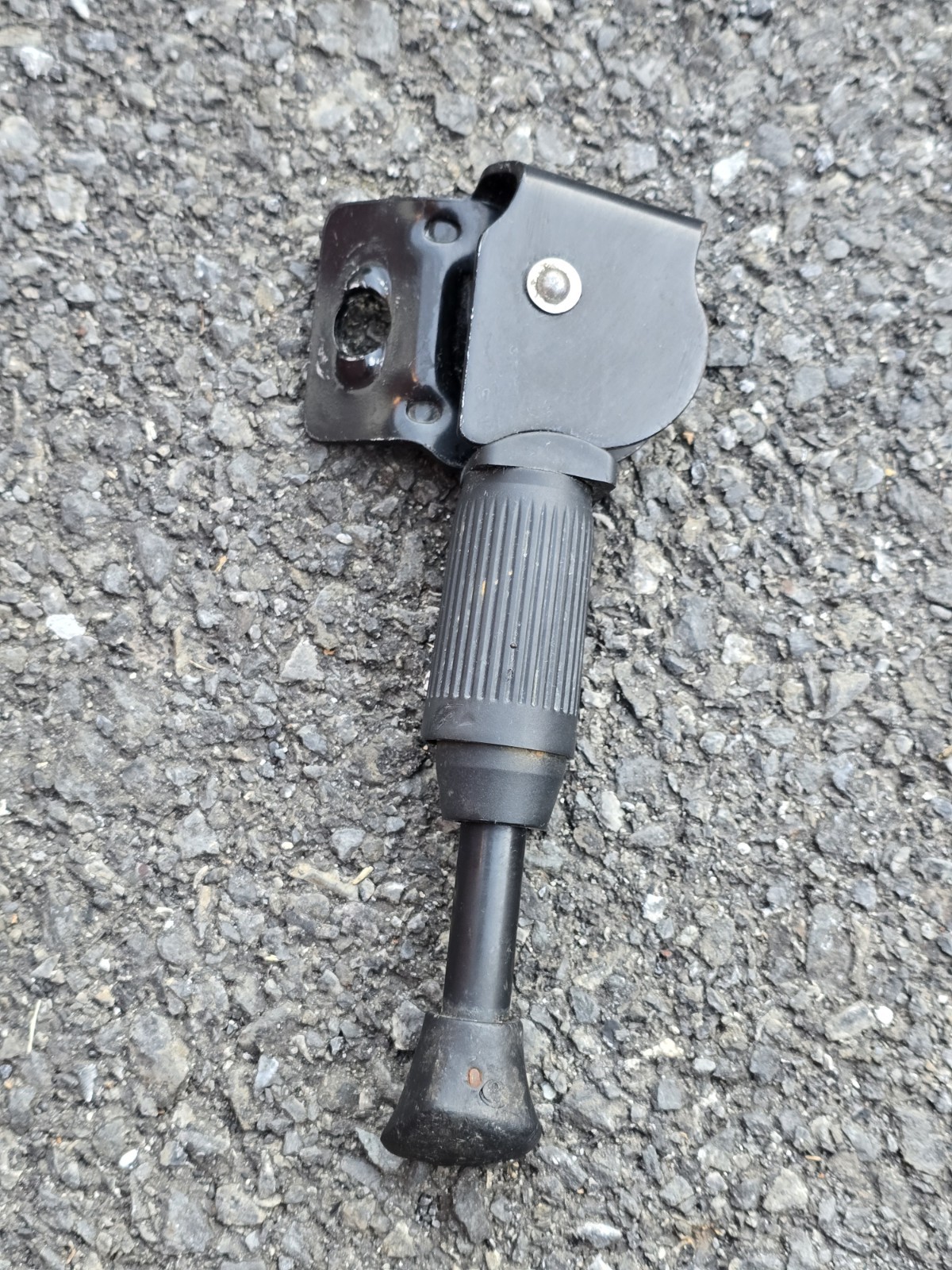 Jetson Bolt Pro Kickstand