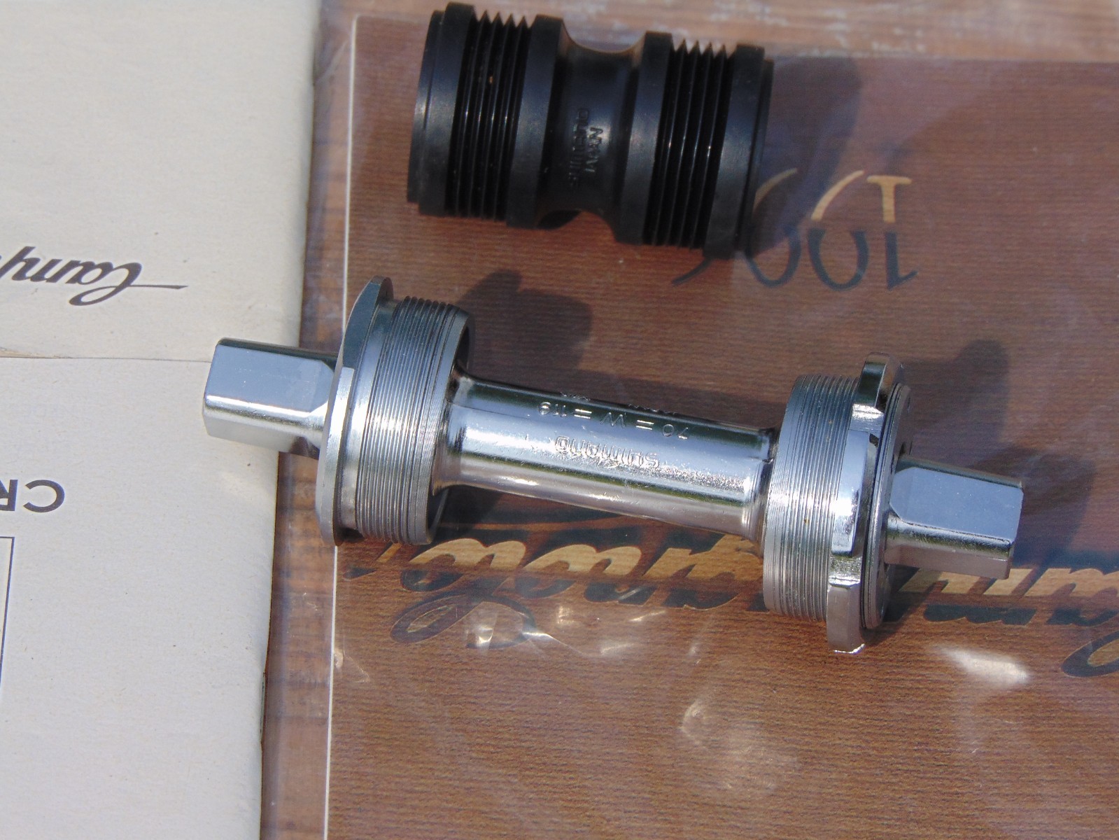 Shimano 600 Italian Thread Bottom Bracket 70-119mm
