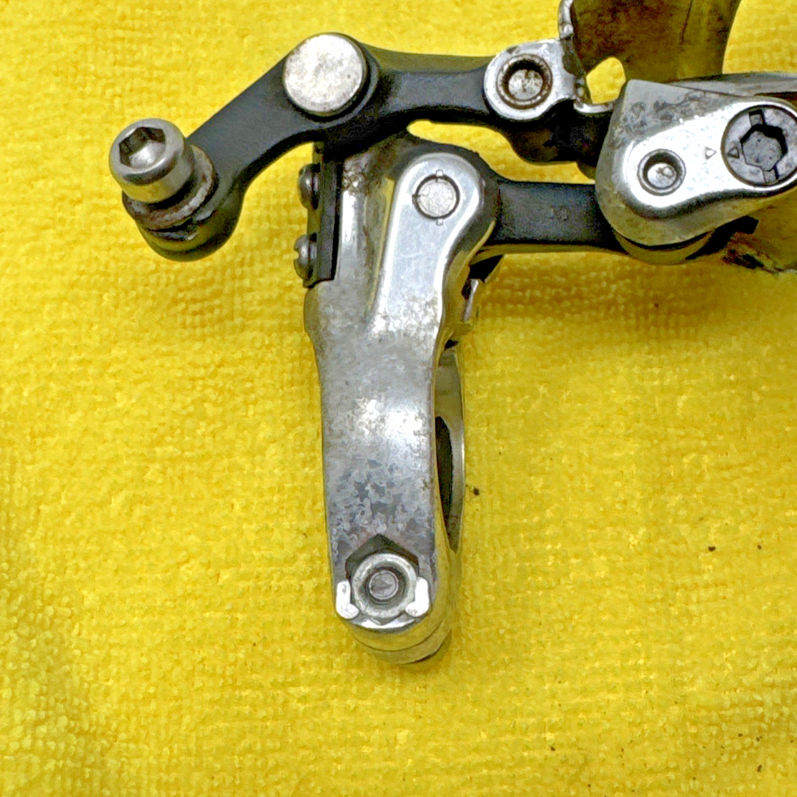 Shimano Deore XT FD-M737 3 x 8s MTB Front Derailleur Clamp-On 28.6mm Bottom Pull
