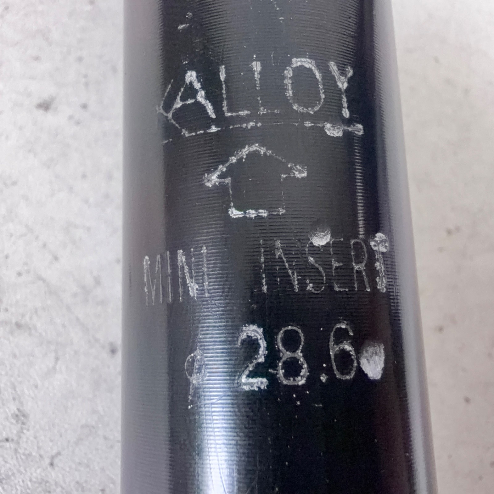 Kalloy Vintage Alloy Adjustable Bike Seatpost in Black Ø28.6/300, 25mm Setback