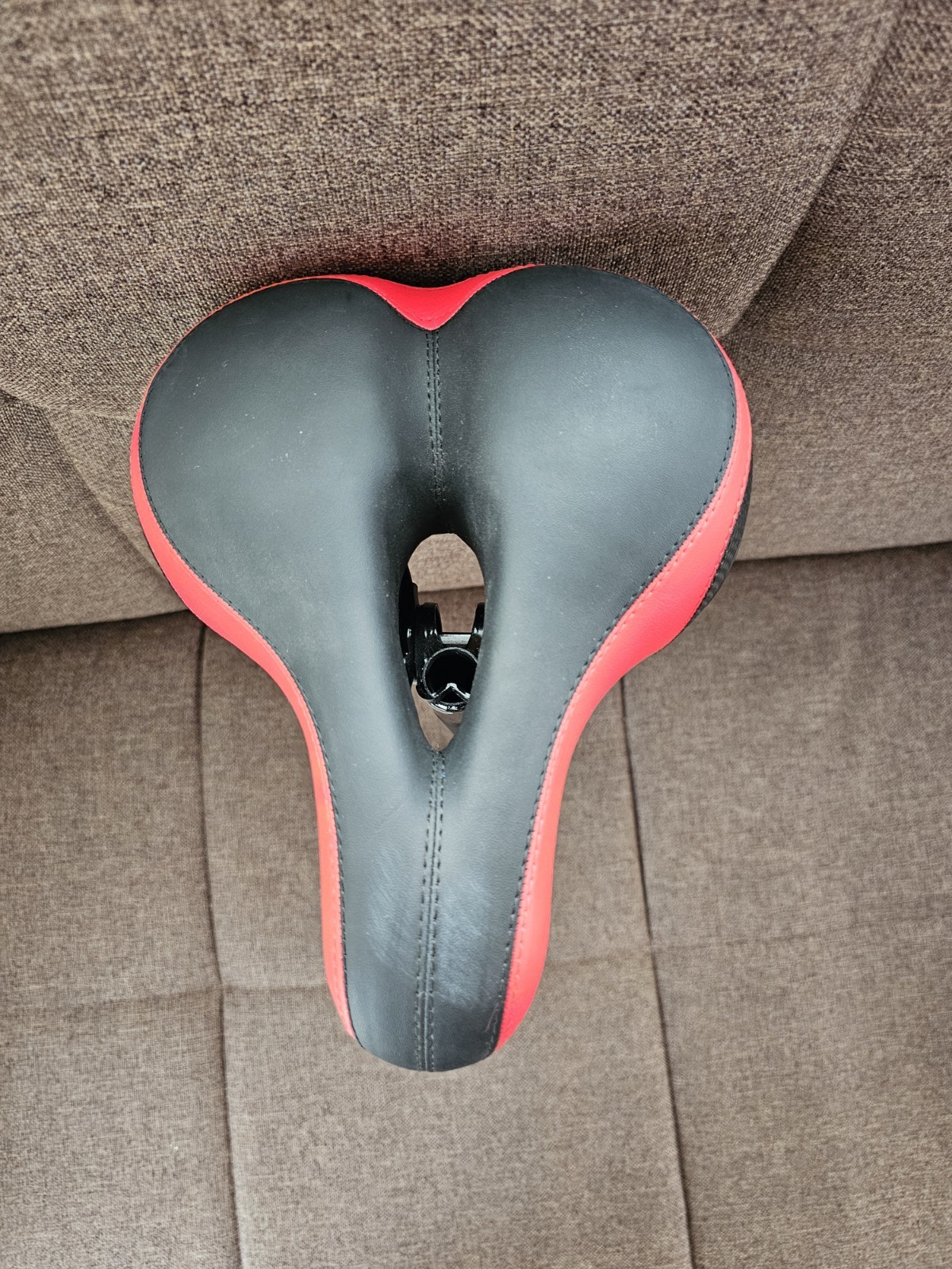 Zukka Saddle Mountain Bike Bicycle Seat W/ Reflector Plus Post Red & Black NWOB