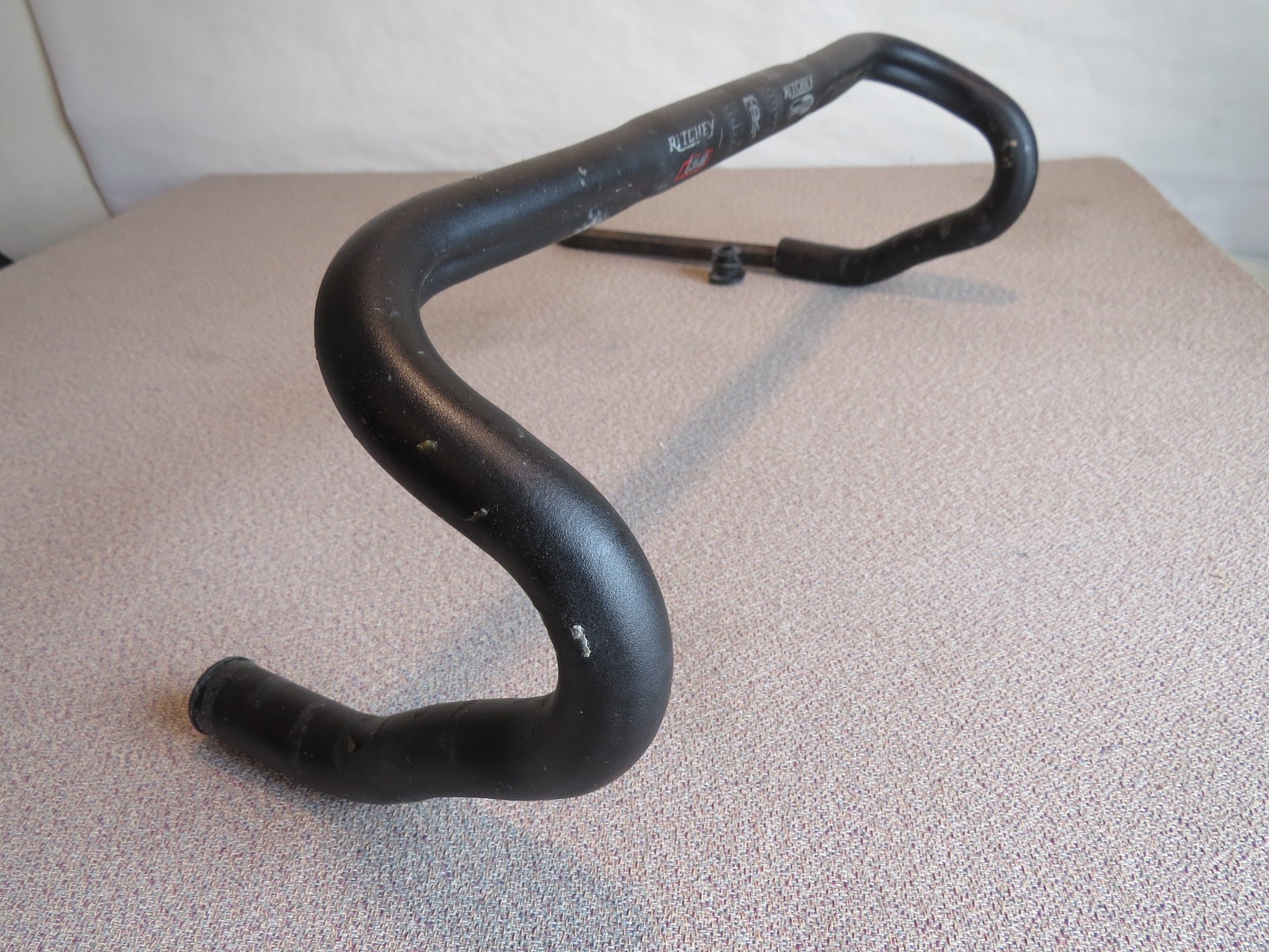 A 460 x 26.0mm Ritchey Comp Bio-Max Low Drop Ergonomic Alloy Drop Handlebar