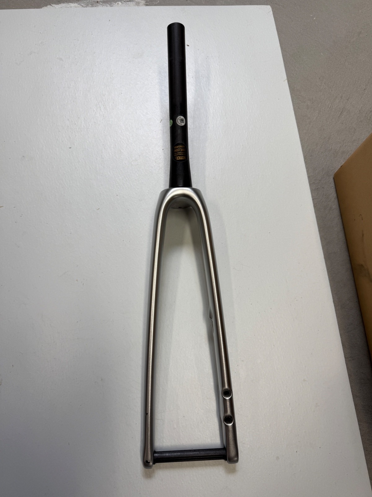 ENVE Road Flat-Mount Disc Fork 1-1/4” Taper – Painted ENVE Silver Dollar