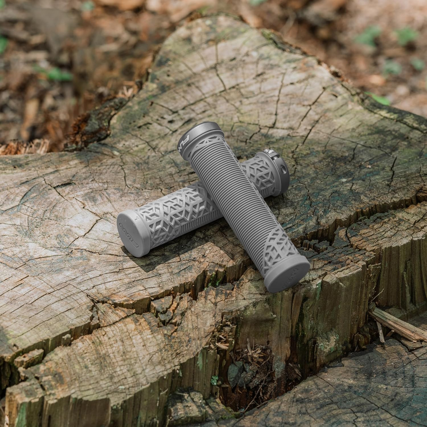 Hilt JR Mountain Bike Handlebar Grips with Single Lock on Clamp, Bicycle H