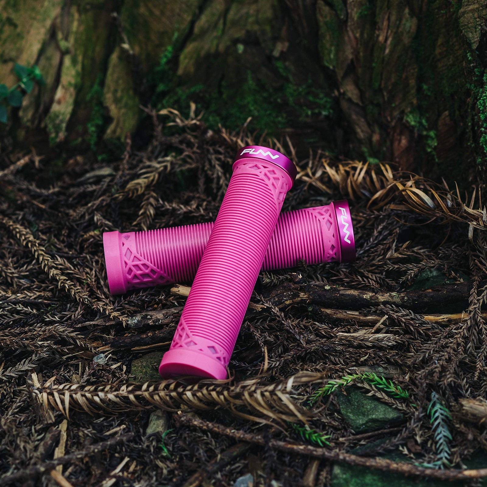 Funn Hilt Mountain Bike Handlebar Grips with Single Lock On One Size, Pink