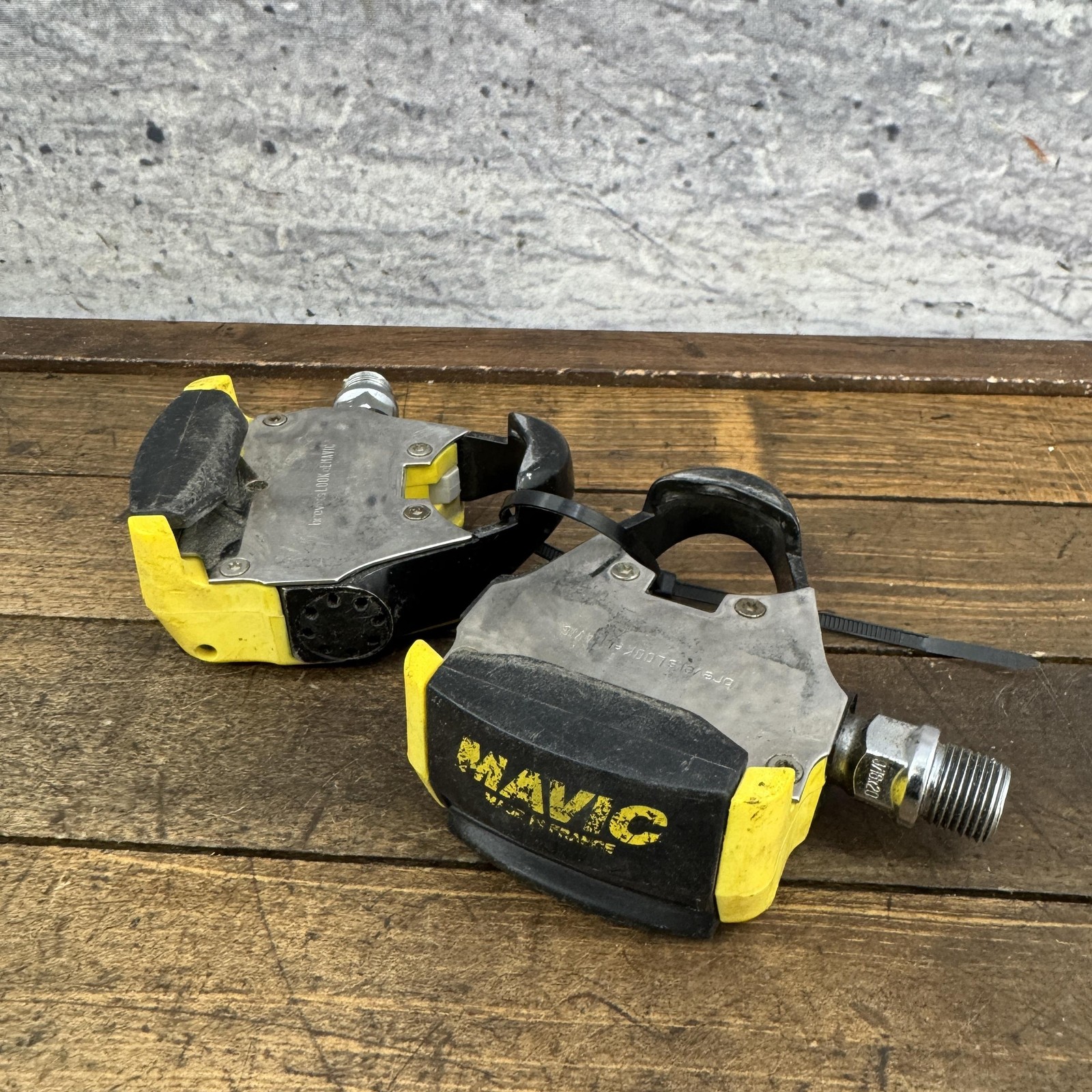 Vintage Mavic Clipless Road Bike Pedals 9/16 Yellow Pair 490g LOOK France