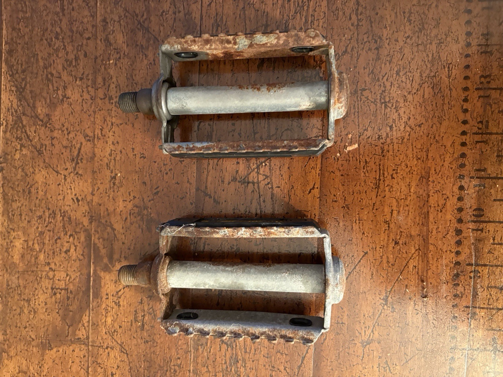 VINTAGE ORIGINAL SCHWINN VARSITY BIKE RAT TRAP PEDALS 1/2″ BICYCLE