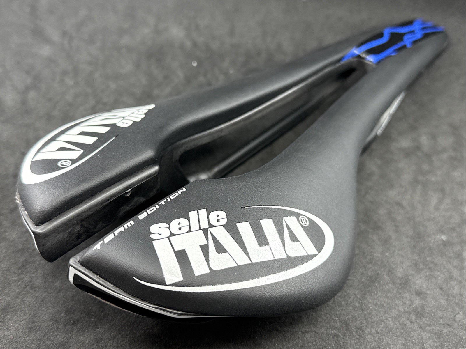 Selle Italia SP-01 BLUE ACCENTS SuperFlow Team Edition Prof 5.0 L3 285mm x 140mm