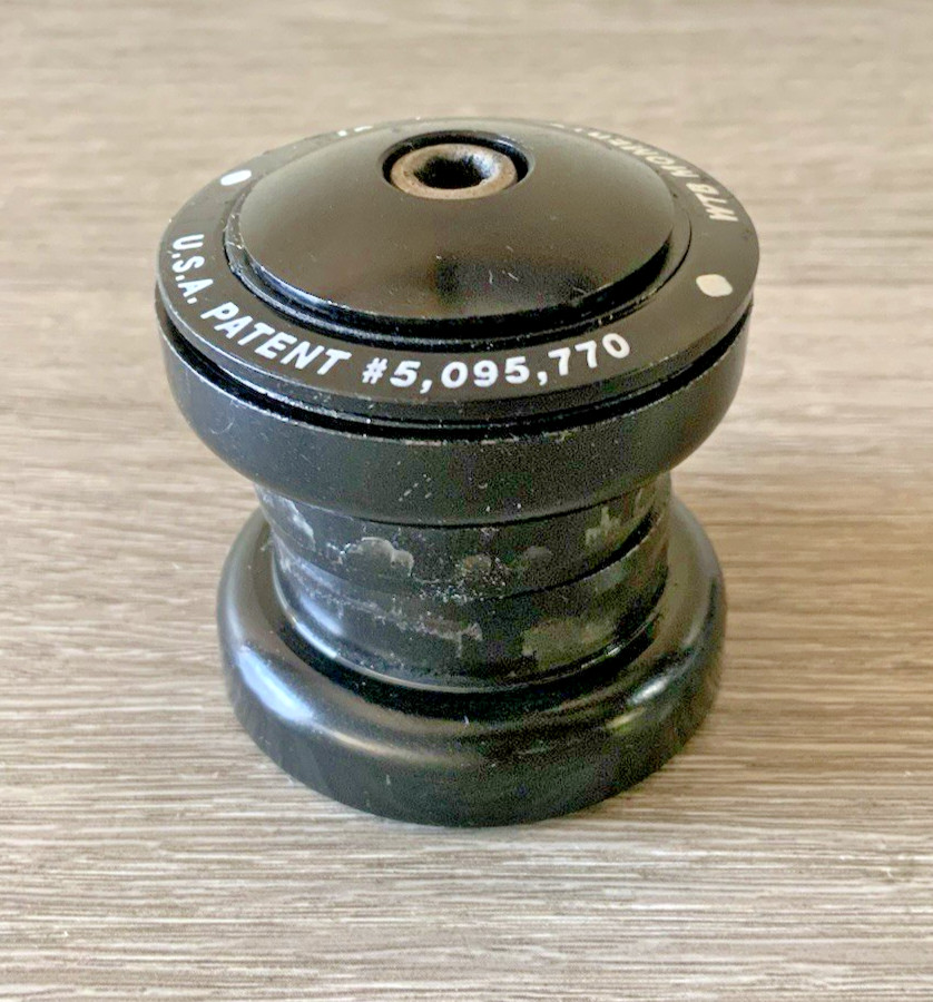 WTB MOMENTUM COMP THREADLESS HEADSET 1 1/8 INCH WITH STEM CAP AND BOLT