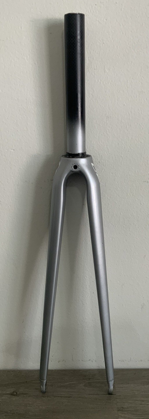 TEAM HIGH CARBON FORK 700C 1 1/8 INCH THREADLESS 190 MM STEERER 336 GRAMS