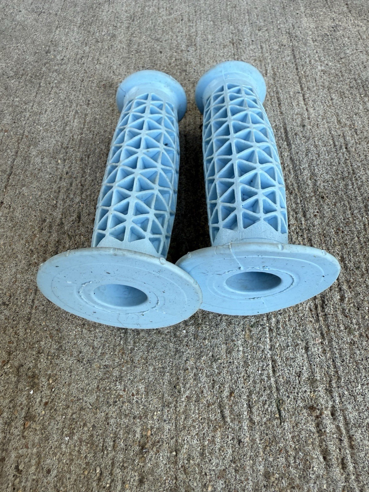 AME BMX Handlebar Grips Slip-On Rubber Standard Grip Blue Pair (2)