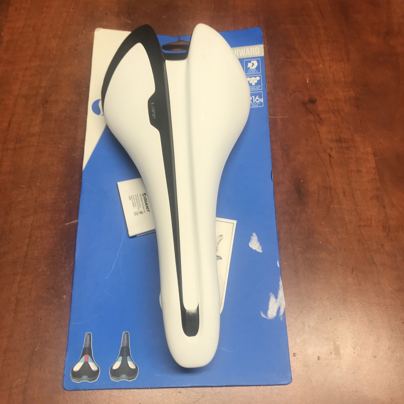 New Giant Contact SL Forward Seat White Medium Width Medium Padding 28 x 14 cm