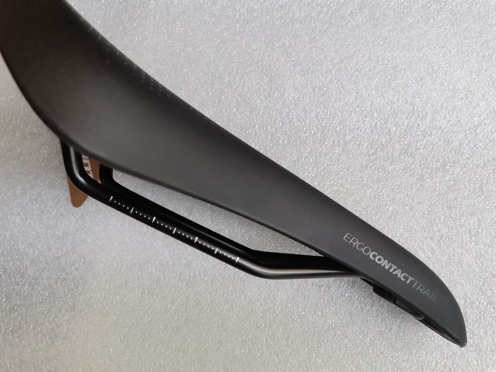 NEW GIANT ERGO CONTACT TRAIL SEAT SADDLE MTB CITY TOURING 147MMX271MM