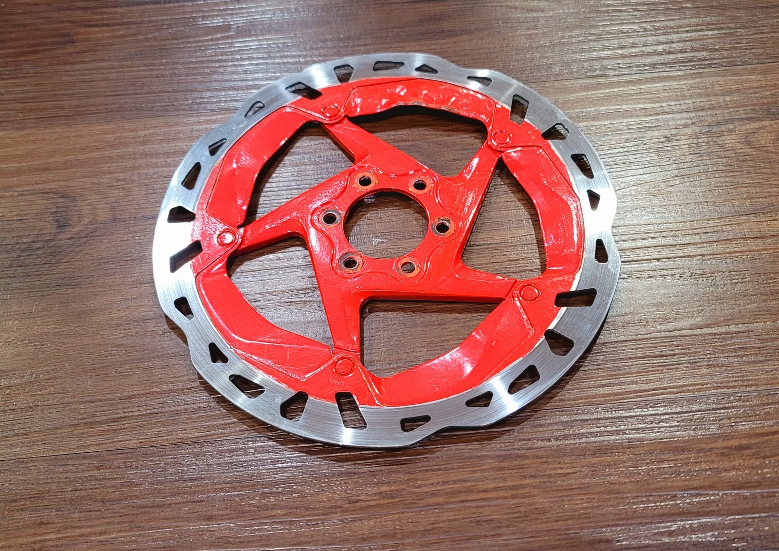 SHIMANO XTR 6-BOLT ROTOR DISC BRAKE- RT-MT905 180MM RED PAINTED (1.8 mm thick)