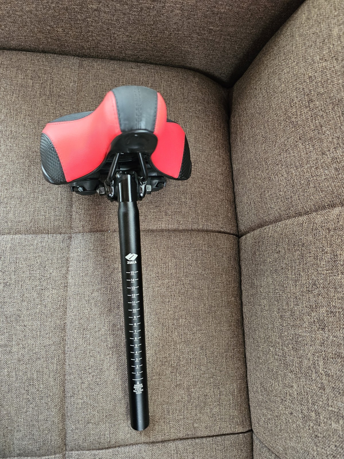 Zukka Saddle Mountain Bike Bicycle Seat W/ Reflector Plus Post Red & Black NWOB