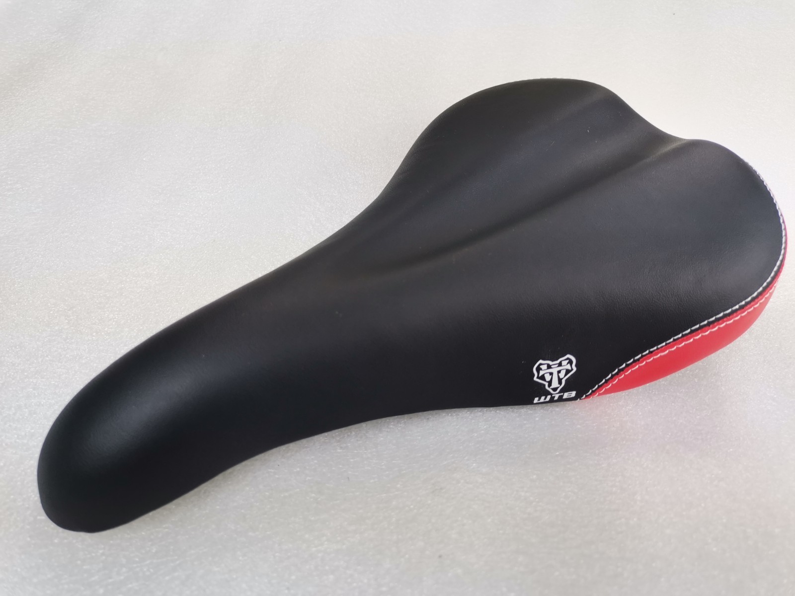 NEW OLD STOCK WTB SPEED V SADDLE SEAT WIDE 160MM BLACK RED MTB CITY TOURING BIKE