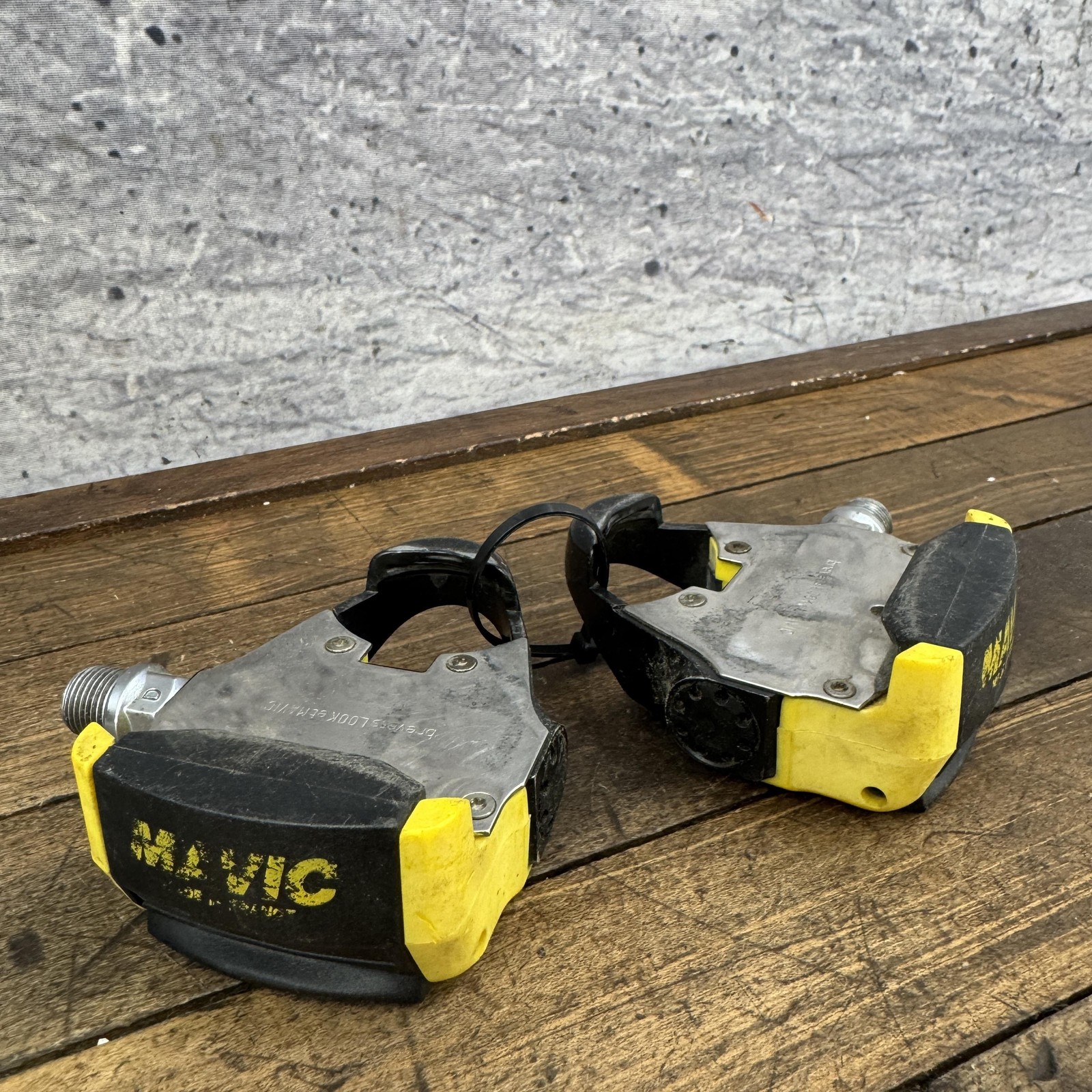 Vintage Mavic Clipless Road Bike Pedals 9/16 Yellow Pair 490g LOOK France