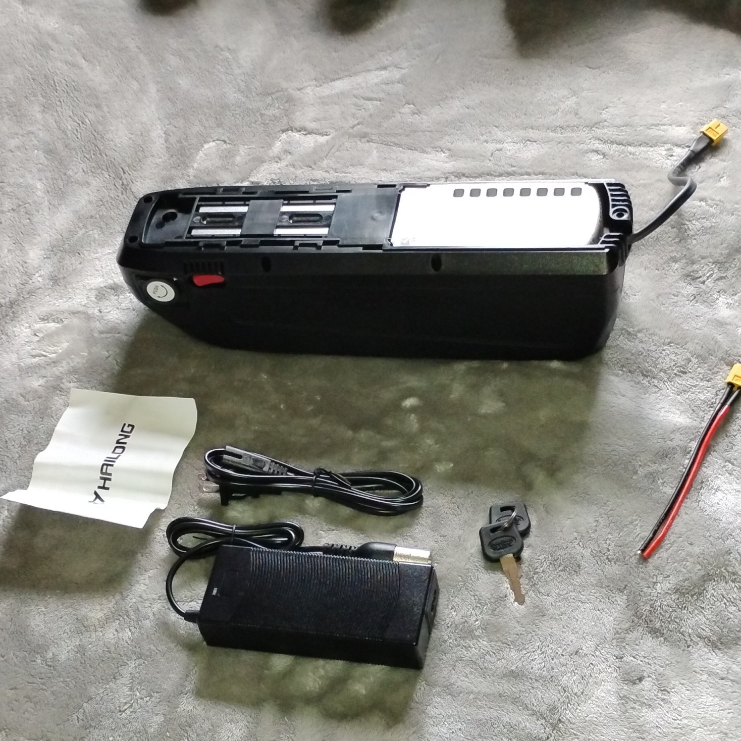 Hailong HB-48V-HC 48V 12.5Ah 600Wh Li-ion E-Bike Battery, Keys, Mount